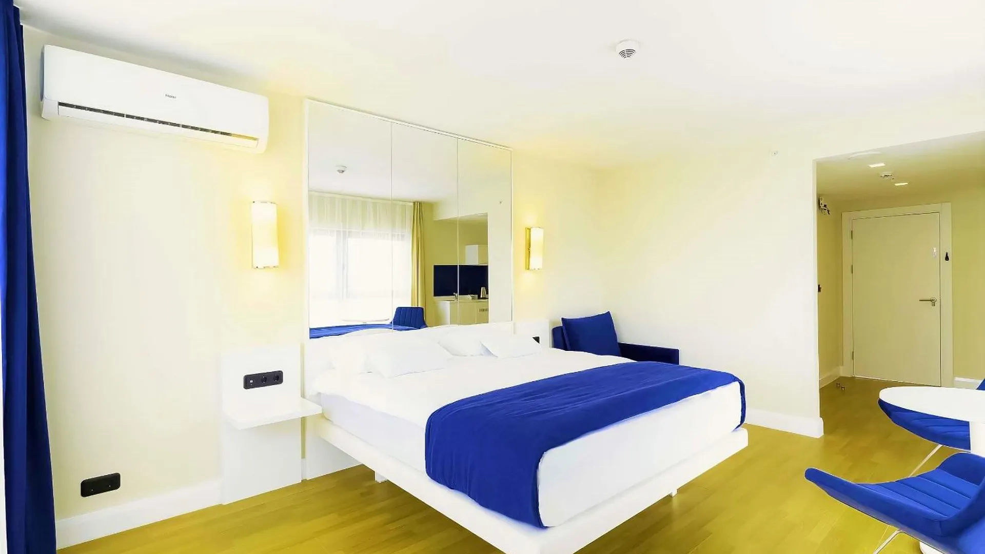 Chic Coastal Escape Aparthotel Overlooking Batumi'S Shores