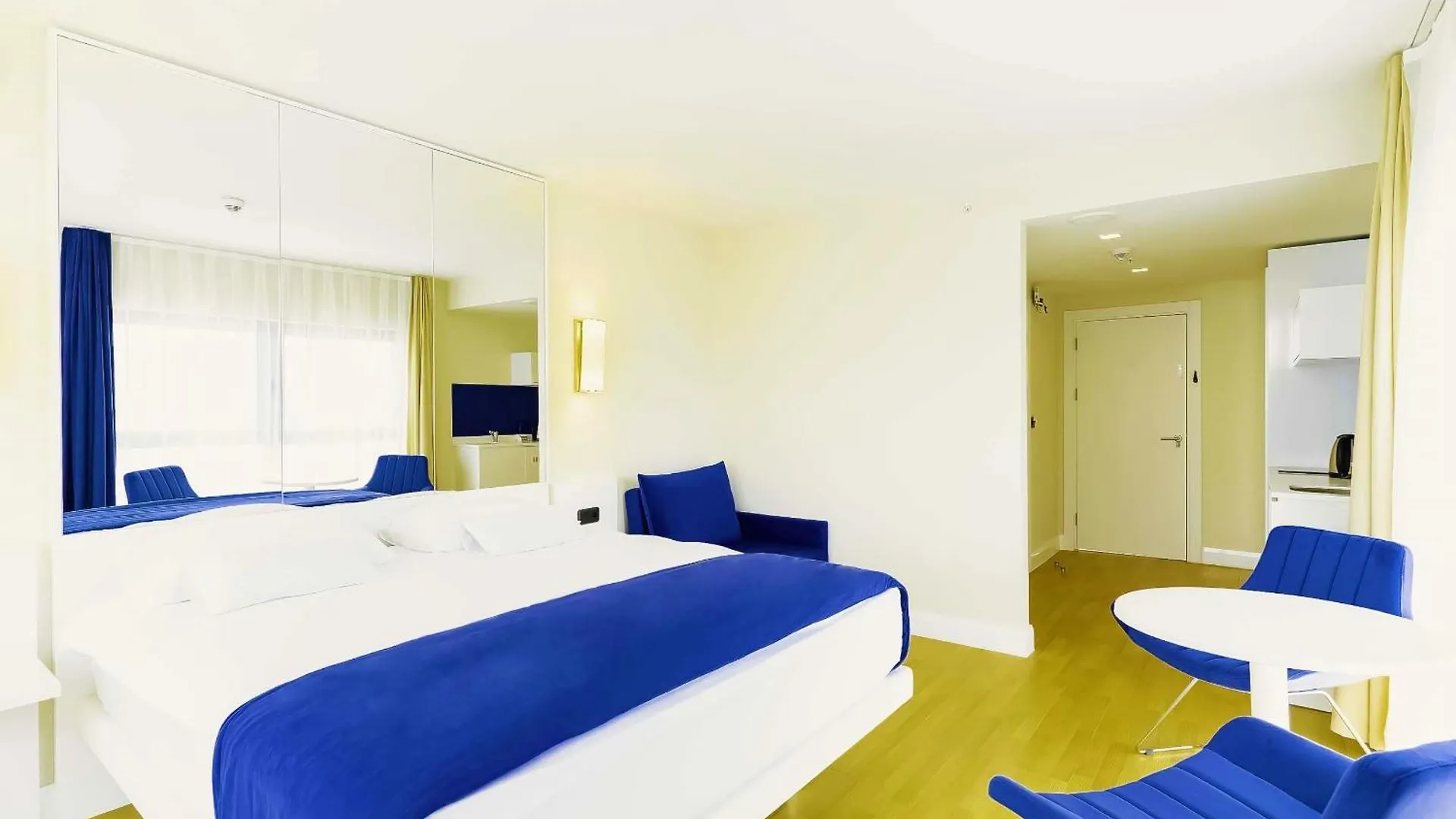 Chic Coastal Escape Aparthotel Overlooking Batumi'S Shores