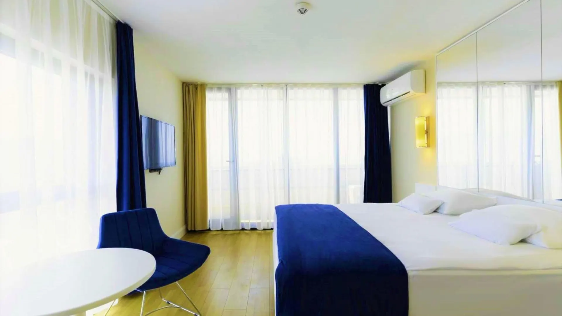 Chic Coastal Escape Aparthotel Overlooking Batumi'S Shores  Batumi