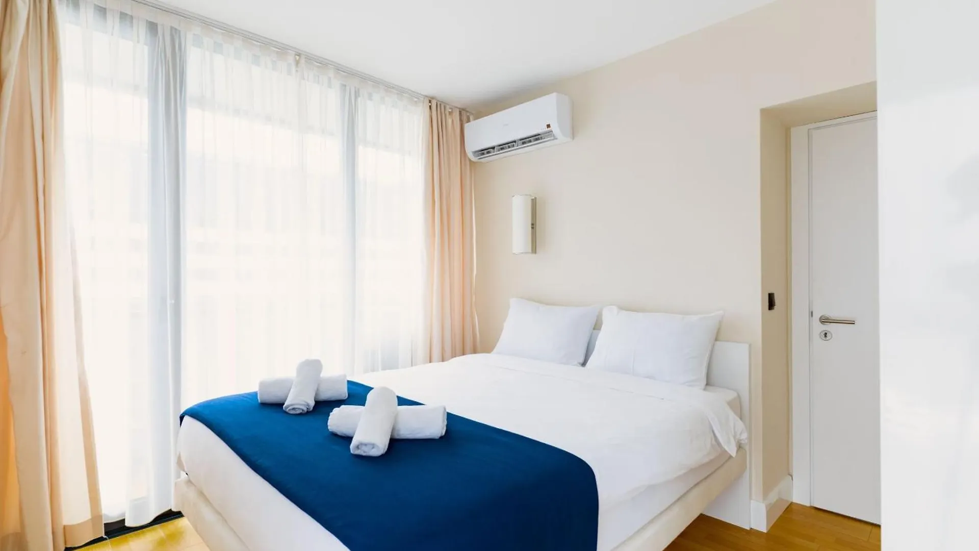 Chic Coastal Escape Aparthotel Overlooking Batumi'S Shores