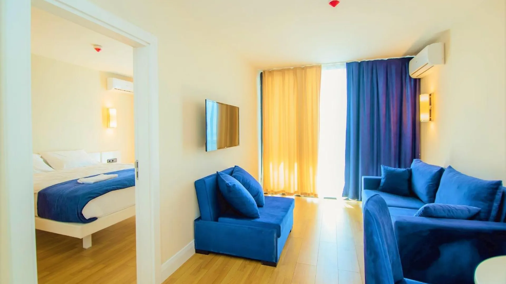 Chic Coastal Escape Aparthotel Overlooking Batumi'S Shores 0*, Batumi