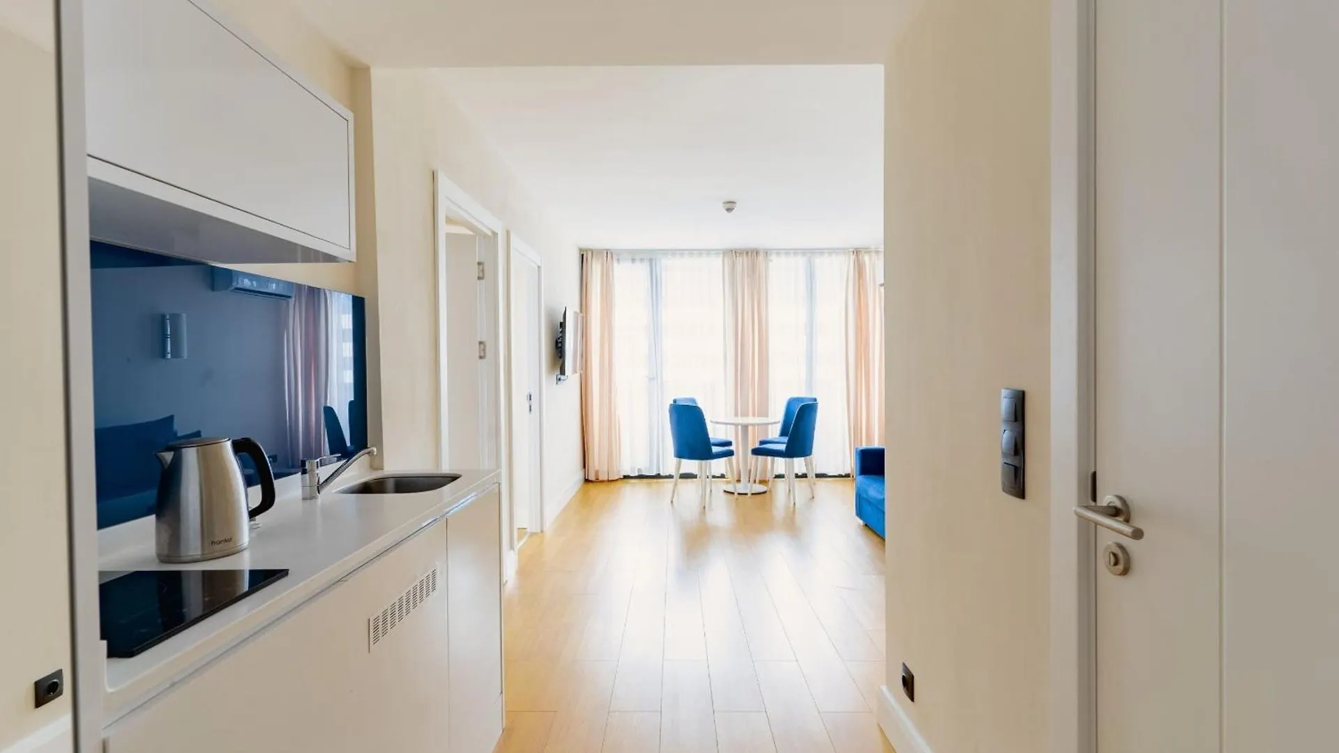 Chic Coastal Escape Aparthotel Overlooking Batumi'S Shores Batumi
